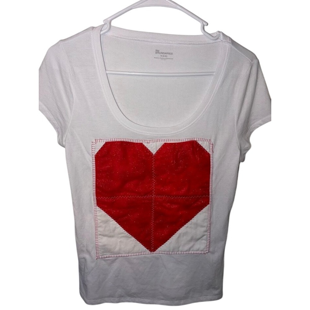 No Boundaries Womens White Quilted Heart Patch Short Sleeve Scoop Neck Tee M
